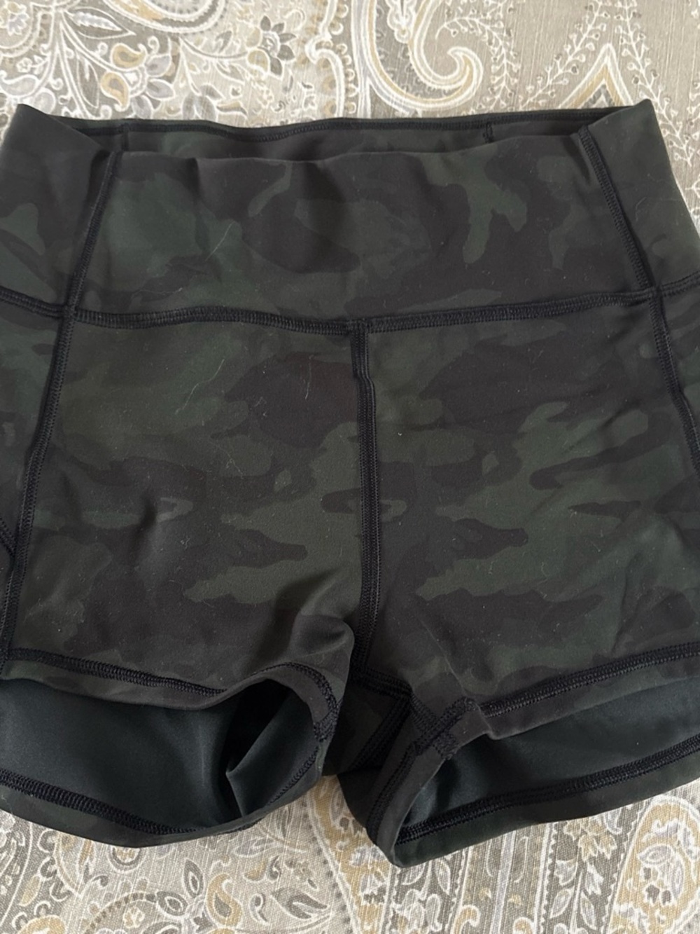 lululemon athletica High-Rise Camo Training Shorts - Black/Green